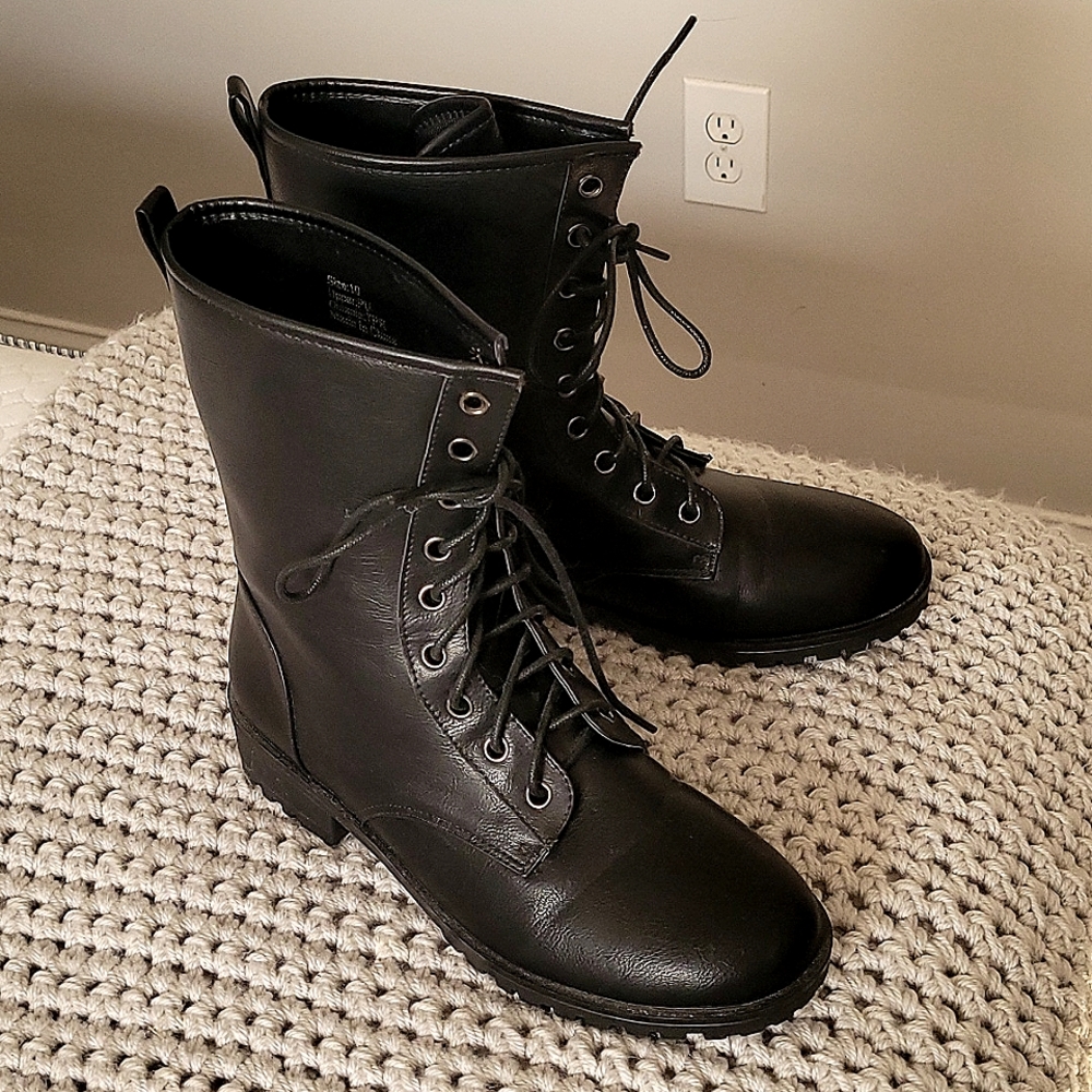 Womens Black lace up faux leather combat boots